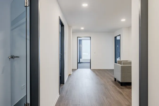 Hochwertig ausgebautes Büro mit 7 Räumen, Küche und Teppichboden.